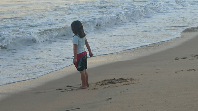 海岸の子供